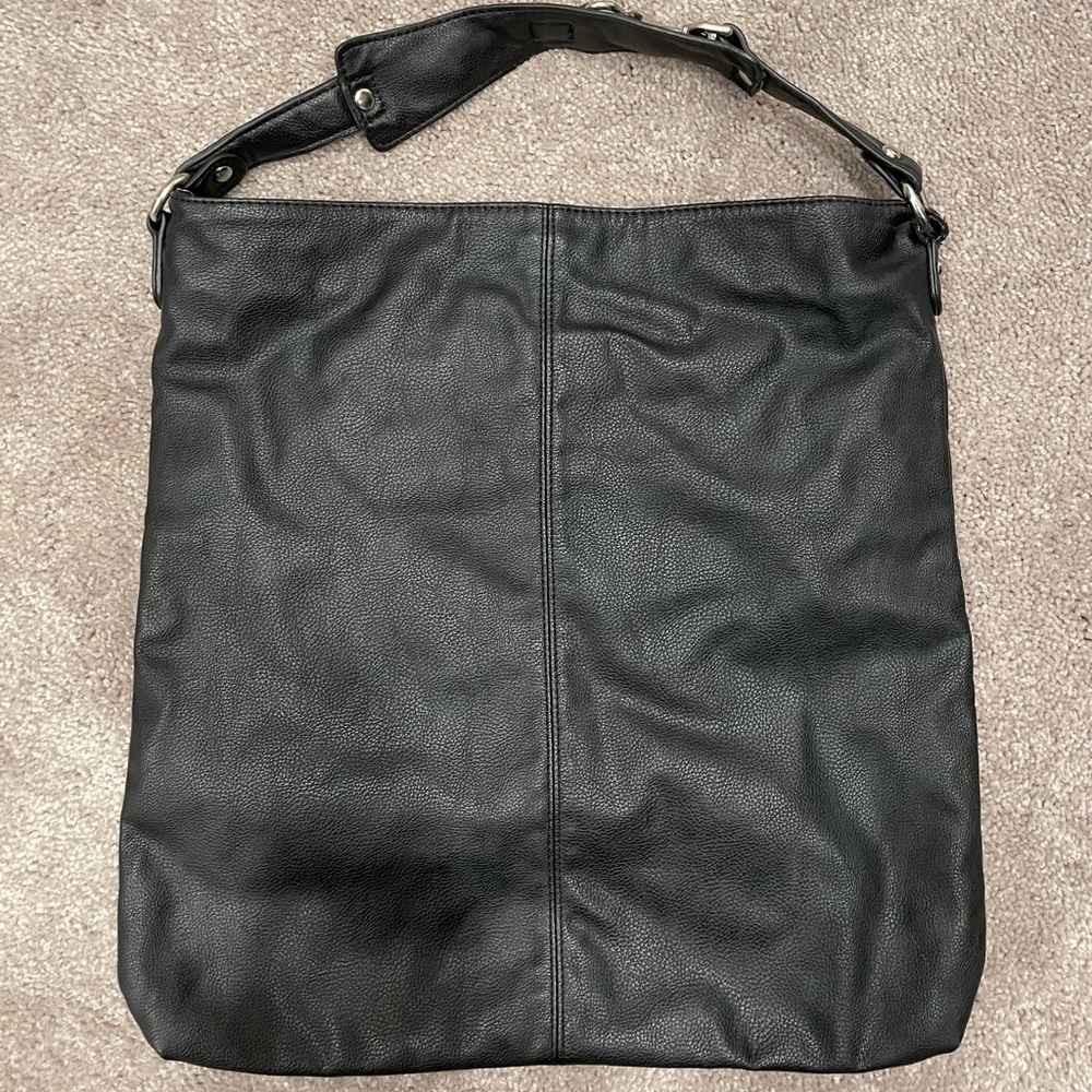 Black shoulder bag
